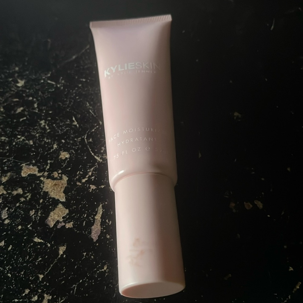 kylie skin face moisturizer